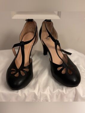 Chase + Chloe Black T-Strap Floral Cutout Heels